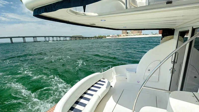 Slide: The Image of 39_2805217_2006_meridian_391_sedan_bridge_aft_deck_2 - 7766945