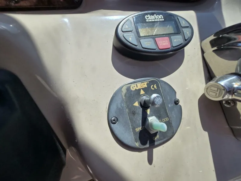 Slide: The Image of Sea Ray 320 Sundancer 2005 - 7764192