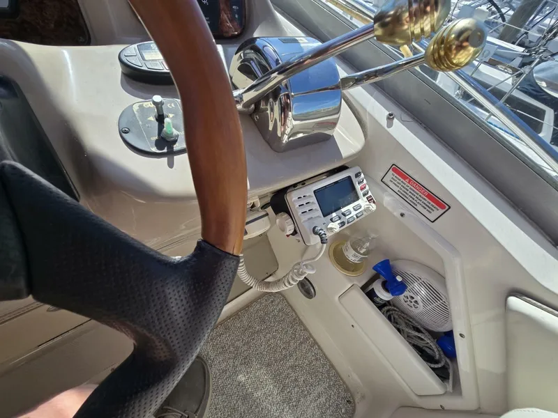Slide: The Image of Sea Ray 320 Sundancer 2005 - 7764193
