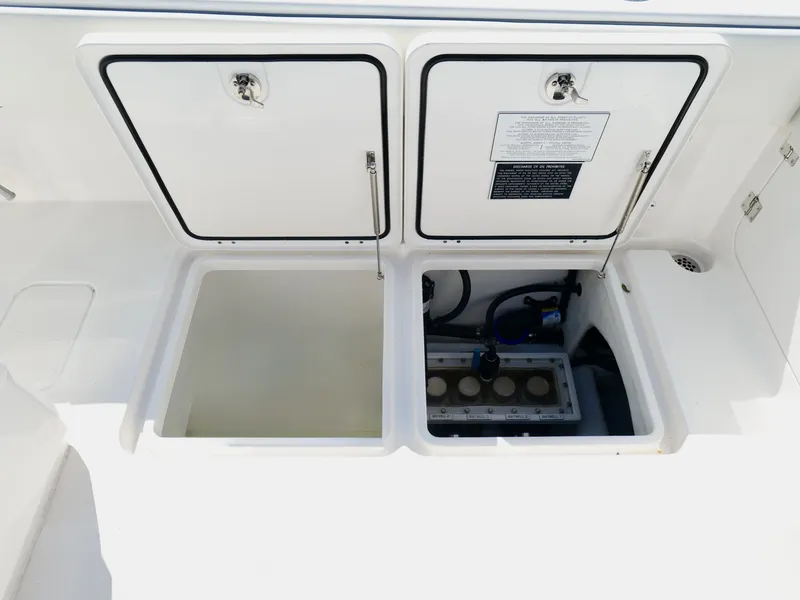 Slide: The Image of Invincible 33 Catamaran 2022 - 7817651