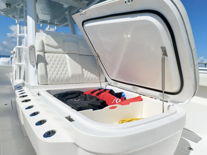Slide: The Image of Invincible 33 Catamaran 2022 - 7817634