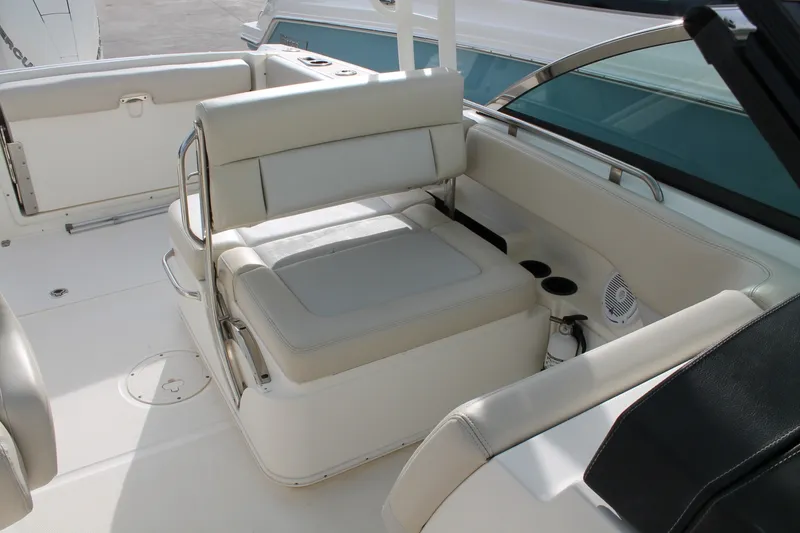 Slide: The Image of Boston Whaler 23 2020 - 7764568