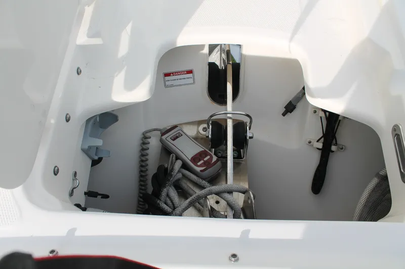 Slide: The Image of Boston Whaler 23 2020 - 7764566