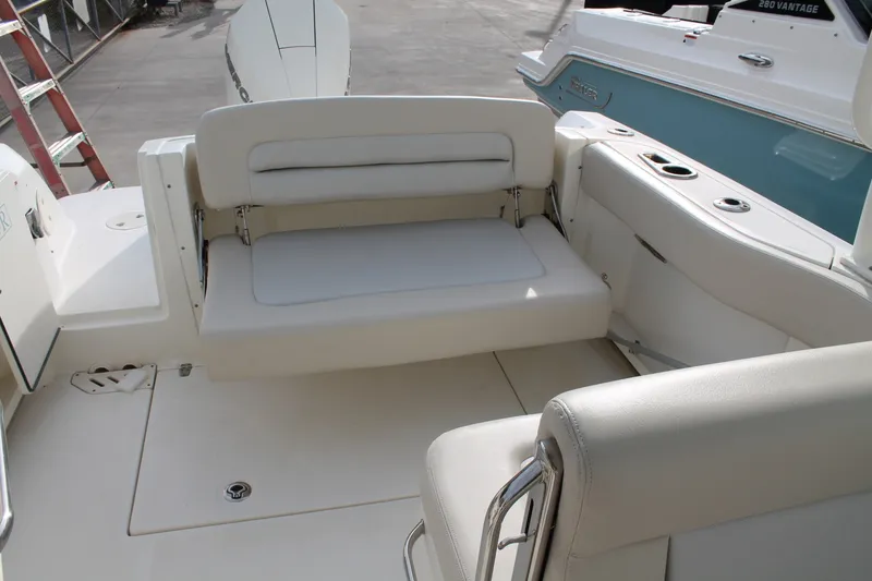 Slide: The Image of Boston Whaler 23 2020 - 7764570
