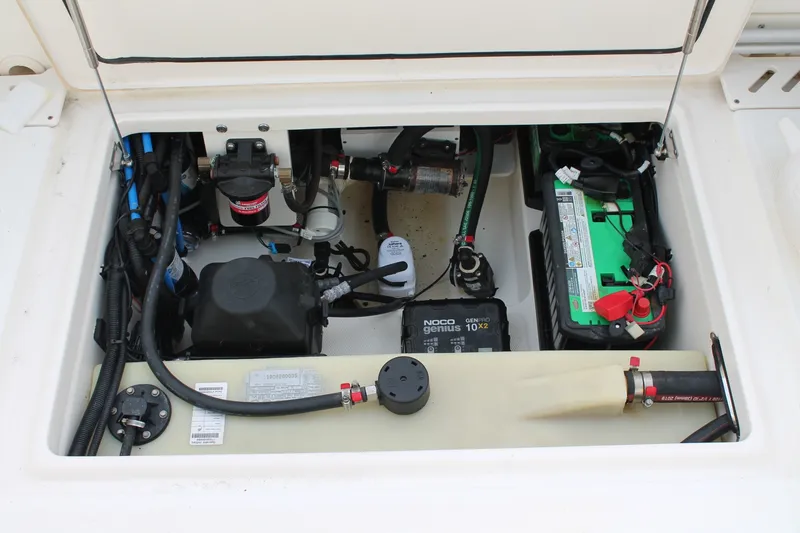 Slide: The Image of Boston Whaler 23 2020 - 7764575