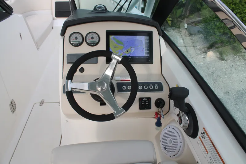 Slide: The Image of Boston Whaler 23 2020 - 7764573