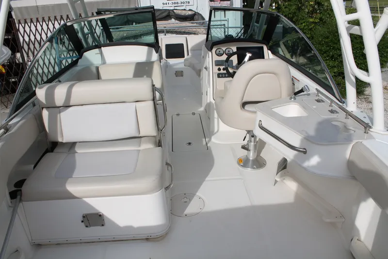 Slide: The Image of Boston Whaler 23 2020 - 7764564