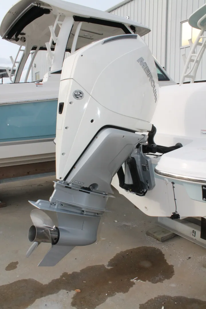 Slide: The Image of Boston Whaler 23 2020 - 7764559