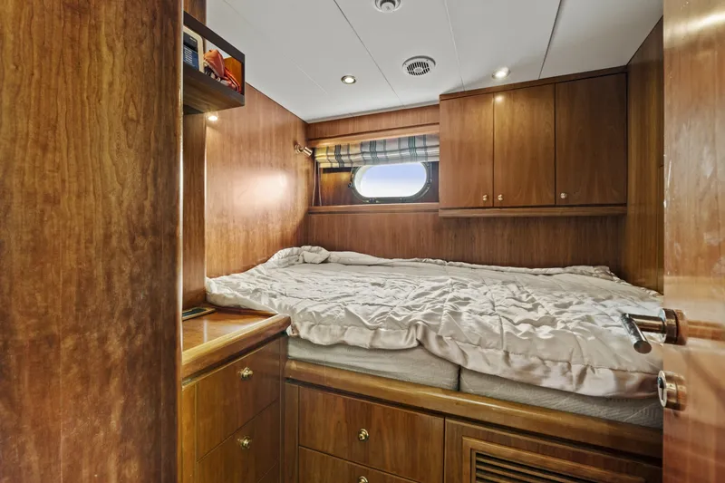 Slide: The Image of Crew Cabin - 8052011