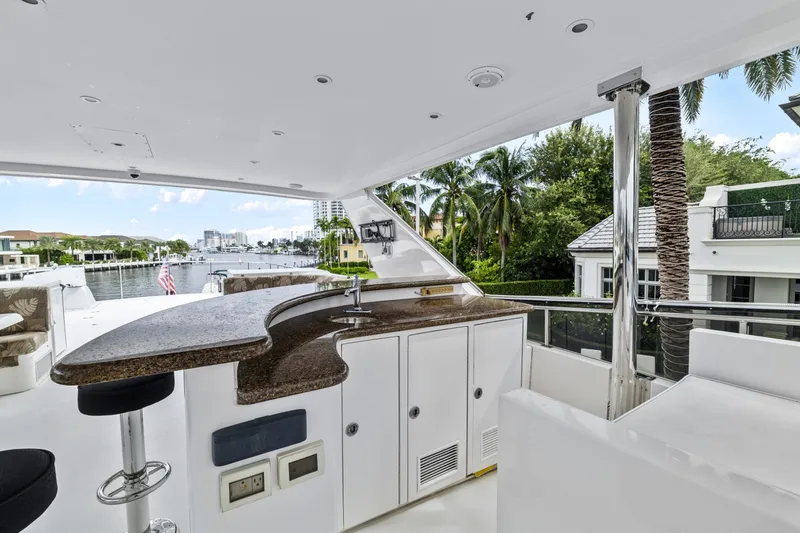 Slide: The Image of Flybridge Bar Looking Aft - 8052002