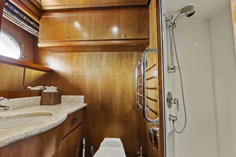 Slide: The Image of Starboard Guest Head And Shower - 8051979