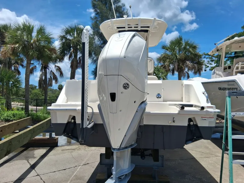 Slide: The Image of Boston Whaler 23 2022 - 7764707