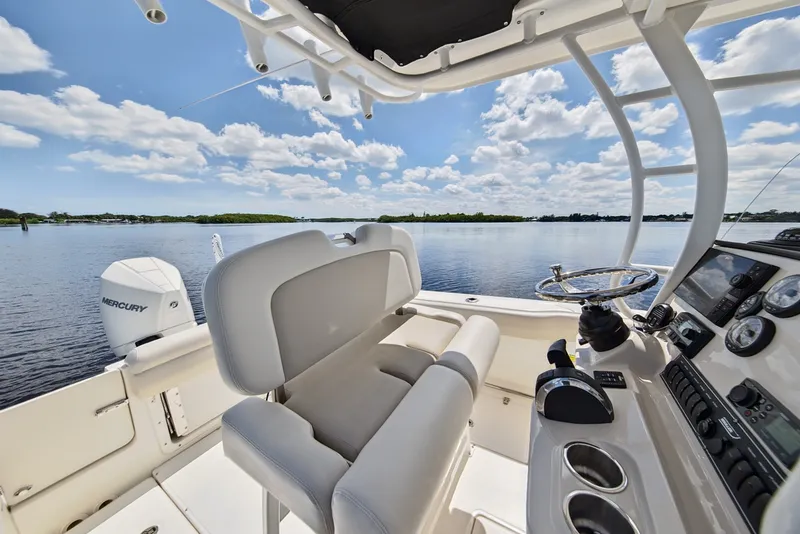 Slide: The Image of Boston Whaler 23 2022 - 7951683