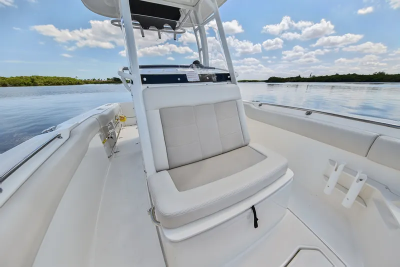 Slide: The Image of Boston Whaler 23 2022 - 7951695