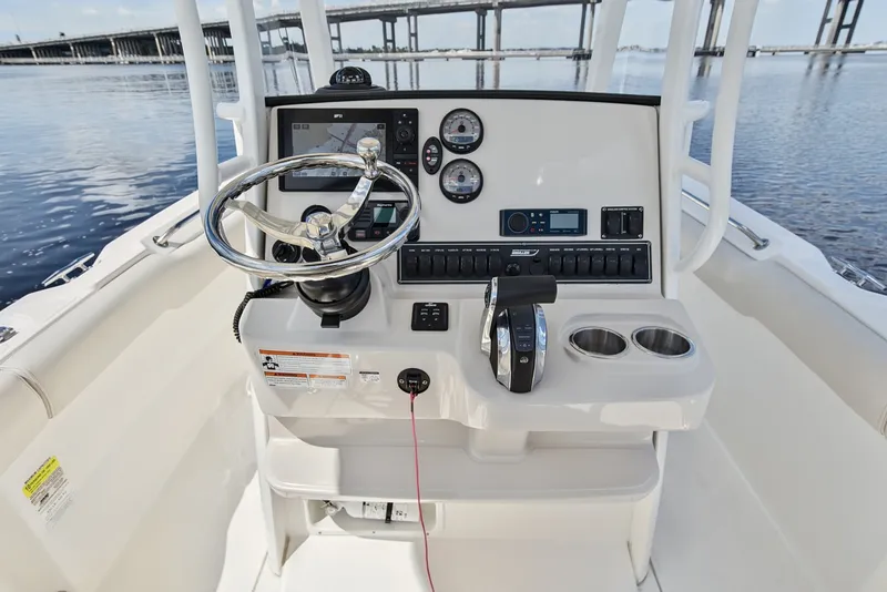 Slide: The Image of Boston Whaler 23 2022 - 7951681