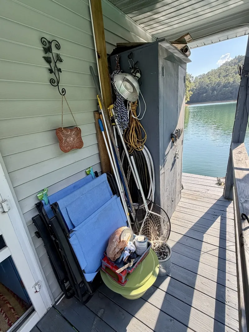 Slide: The Image of Custom 20 x 33 Floating Cabin - Approx 613sqft 1994 - 7766343