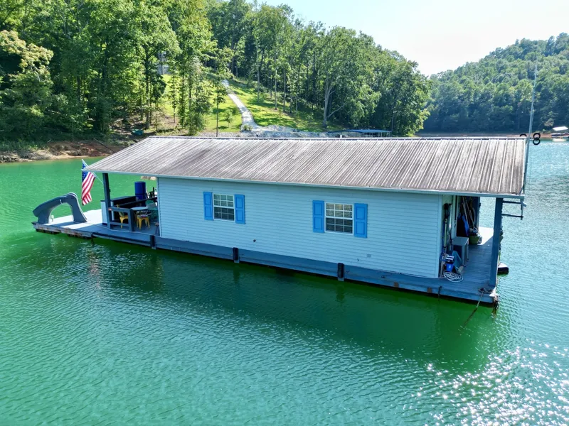 The Image of Custom 20 x 33 Floating Cabin - Approx 613sqft 1994 - 7766282