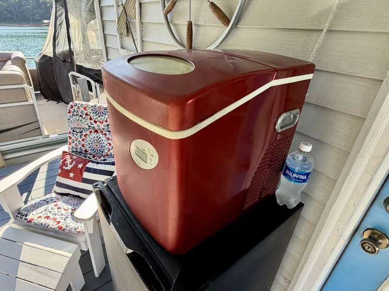 Slide: The Image of Custom 20 x 33 Floating Cabin - Approx 613sqft 1994 - 7766349