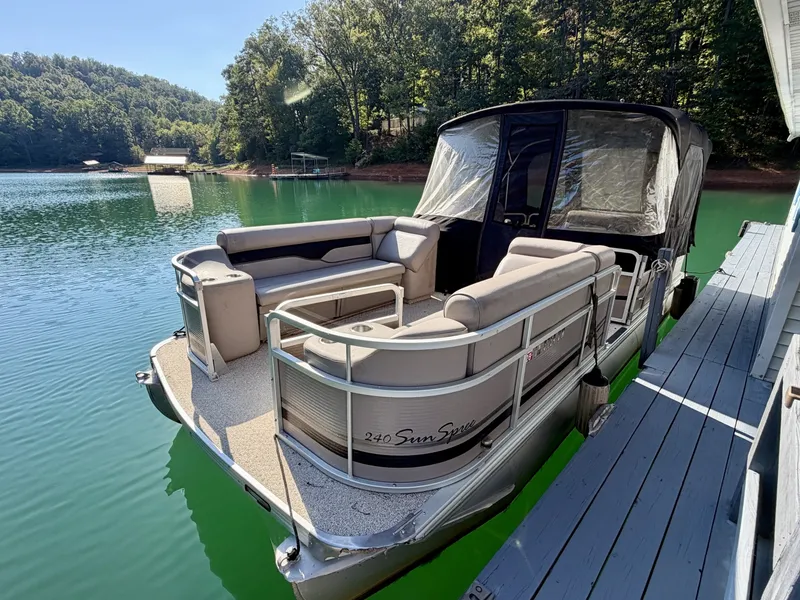 Slide: The Image of Custom 20 x 33 Floating Cabin - Approx 613sqft 1994 - 7766359