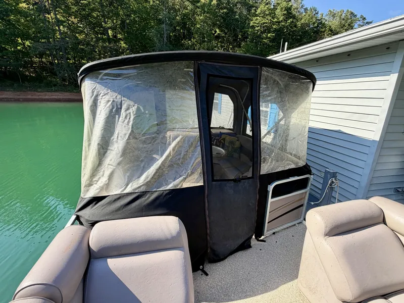 Slide: The Image of Custom 20 x 33 Floating Cabin - Approx 613sqft 1994 - 7766362