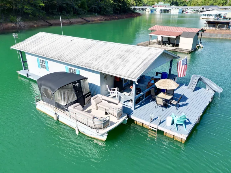 Slide: The Image of Custom 20 x 33 Floating Cabin - Approx 613sqft 1994 - 7766404