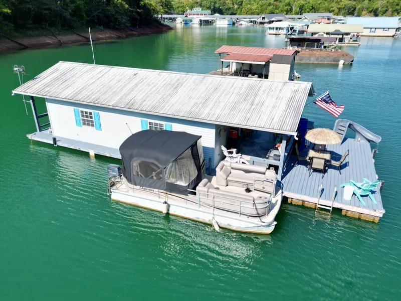 Slide: The Image of Custom 20 x 33 Floating Cabin - Approx 613sqft 1994 - 7766405