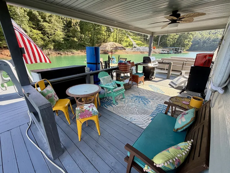 Slide: The Image of Custom 20 x 33 Floating Cabin - Approx 613sqft 1994 - 7766351