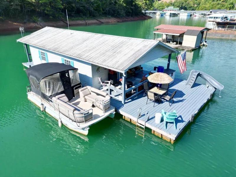 Slide: The Image of Custom 20 x 33 Floating Cabin - Approx 613sqft 1994 - 7766414