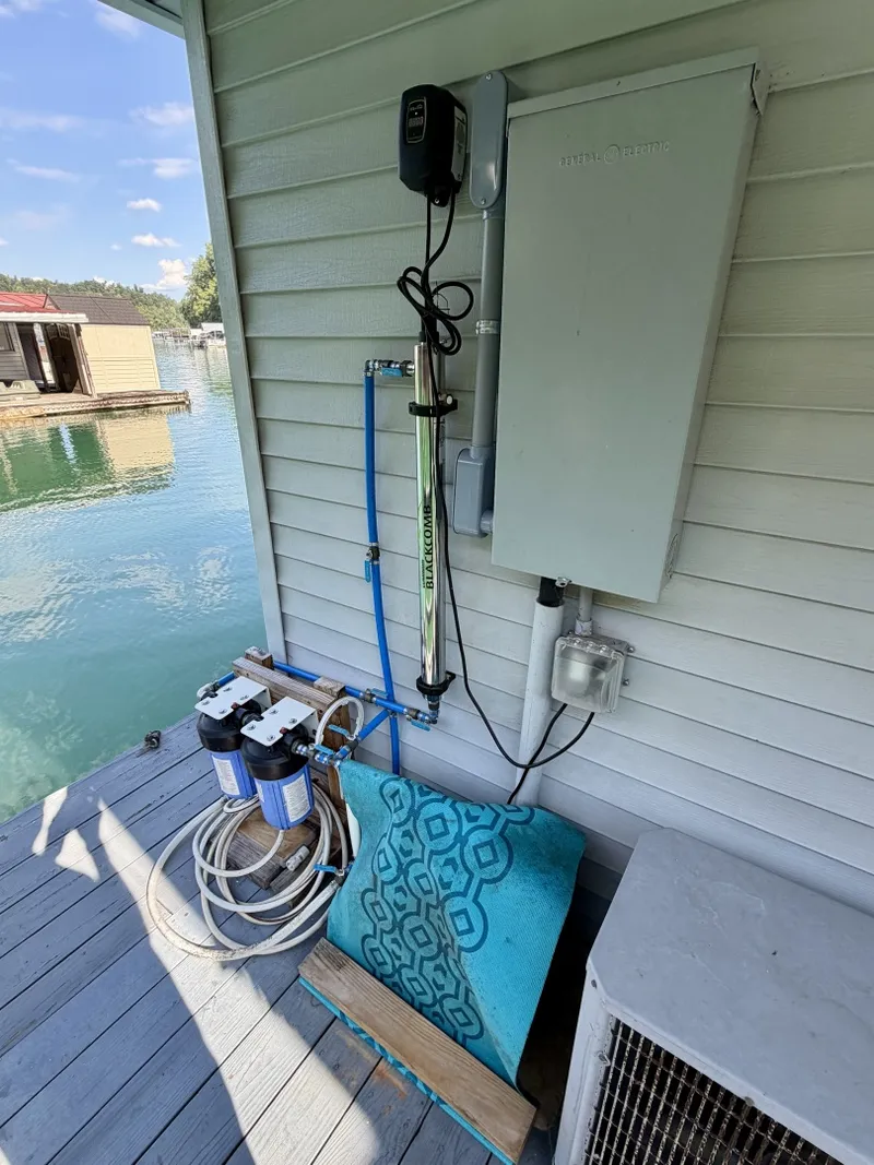 Slide: The Image of Custom 20 x 33 Floating Cabin - Approx 613sqft 1994 - 7766338