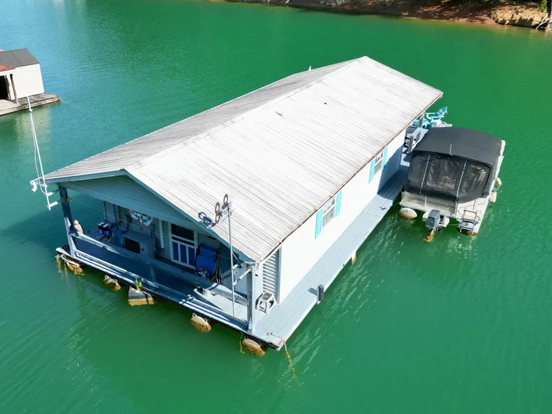Slide: The Image of Custom 20 x 33 Floating Cabin - Approx 613sqft 1994 - 7766409