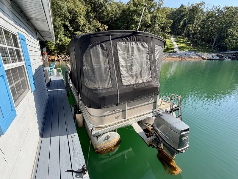 Slide: The Image of Custom 20 x 33 Floating Cabin - Approx 613sqft 1994 - 7766379
