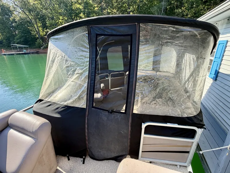 Slide: The Image of Custom 20 x 33 Floating Cabin - Approx 613sqft 1994 - 7766363