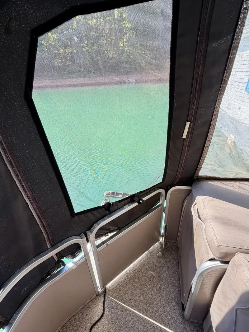Slide: The Image of Custom 20 x 33 Floating Cabin - Approx 613sqft 1994 - 7766374