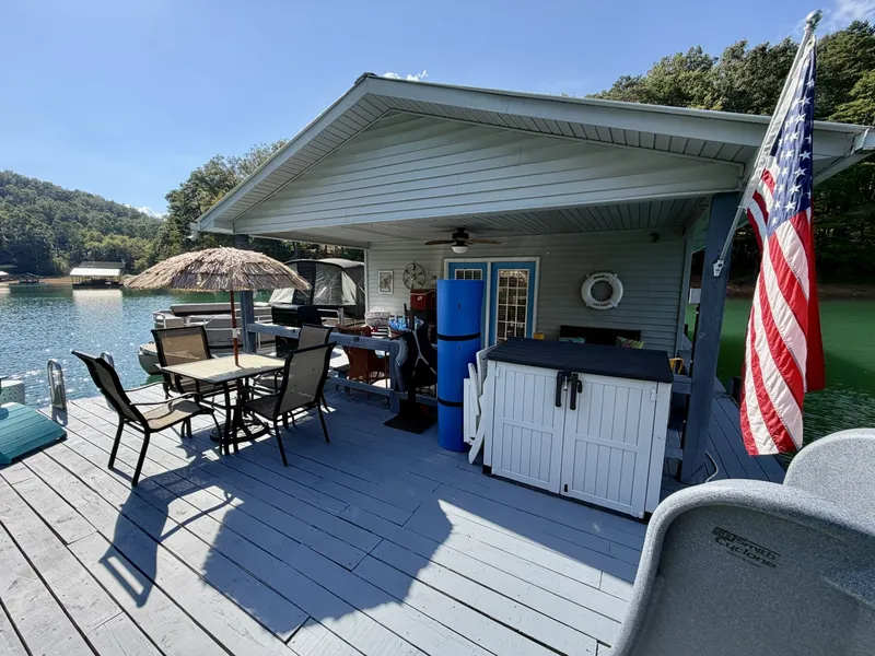 Slide: The Image of Custom 20 x 33 Floating Cabin - Approx 613sqft 1994 - 7766286