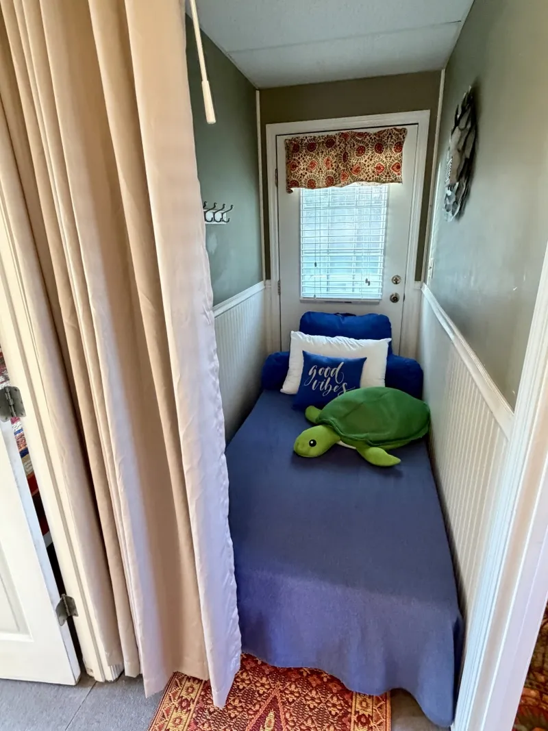 Slide: The Image of Custom 20 x 33 Floating Cabin - Approx 613sqft 1994 - 7766329