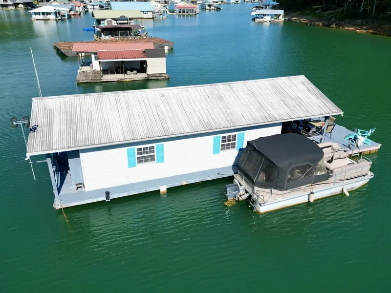 Slide: The Image of Custom 20 x 33 Floating Cabin - Approx 613sqft 1994 - 7766407