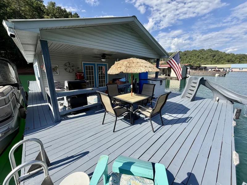Slide: The Image of Custom 20 x 33 Floating Cabin - Approx 613sqft 1994 - 7766287
