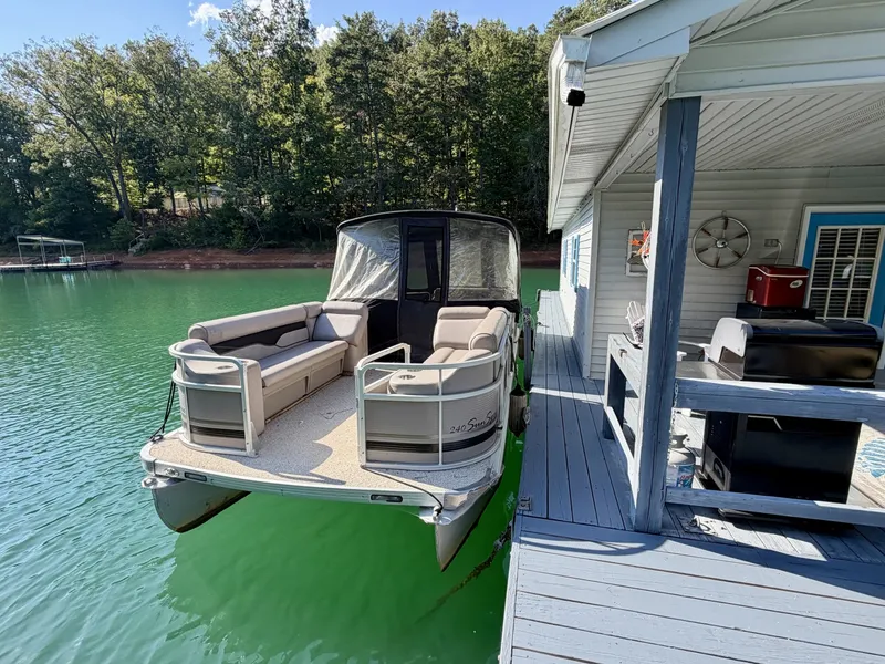 Slide: The Image of Custom 20 x 33 Floating Cabin - Approx 613sqft 1994 - 7766358
