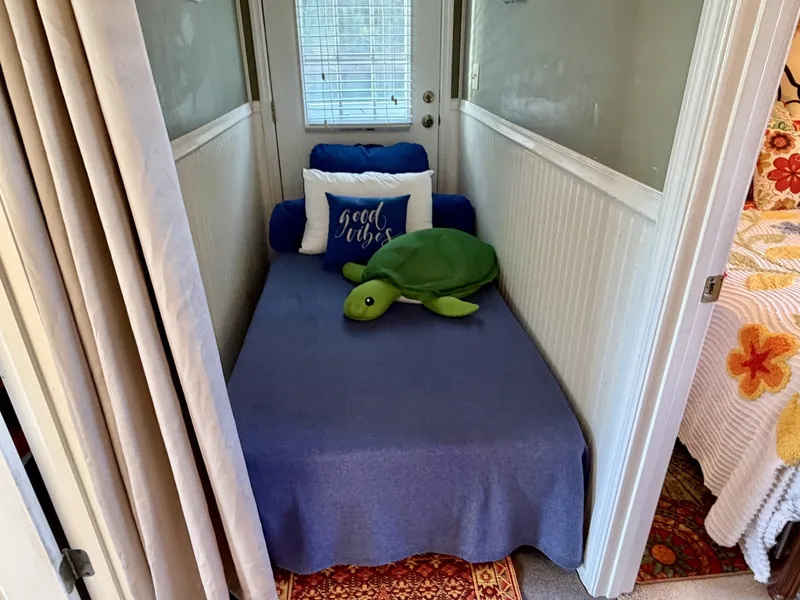 Slide: The Image of Custom 20 x 33 Floating Cabin - Approx 613sqft 1994 - 7766331