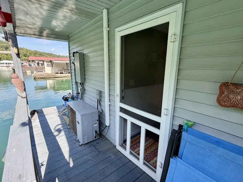 Slide: The Image of Custom 20 x 33 Floating Cabin - Approx 613sqft 1994 - 7766336