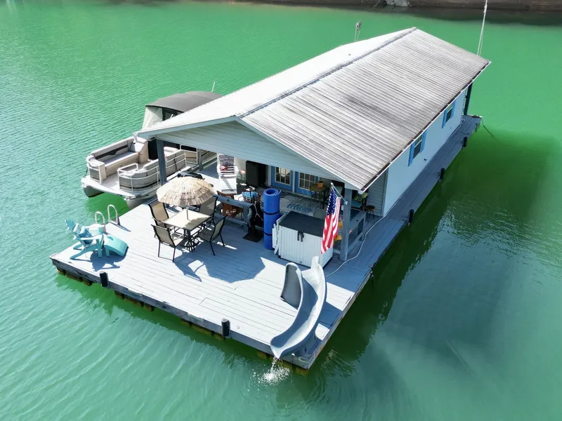 Slide: The Image of Custom 20 x 33 Floating Cabin - Approx 613sqft 1994 - 7766413