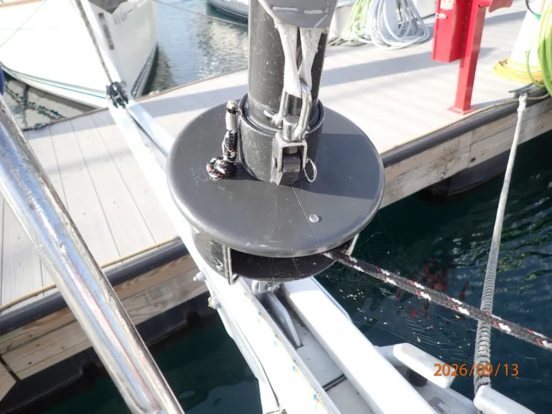 Slide: The Image of 42' Beneteau roller furler - 7767036