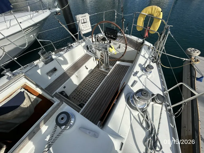 Slide: The Image of 42' Beneteau cockpit aft2 - 7767009