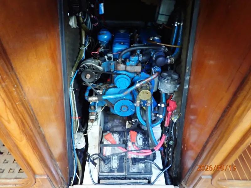 Slide: The Image of 42' Beneteau auxiliary access - 7767003
