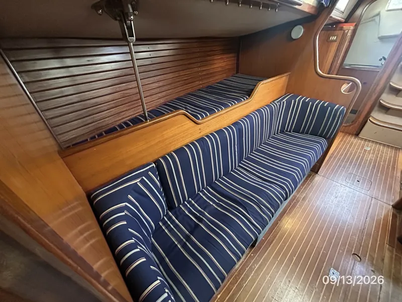 Slide: The Image of 42' Beneteau salon starboard seating1 - 7767042