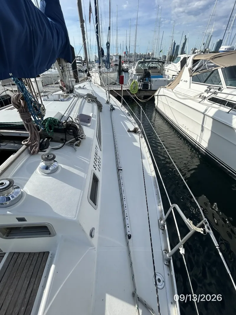 Slide: The Image of 42' Beneteau starboard side dek - 7767047