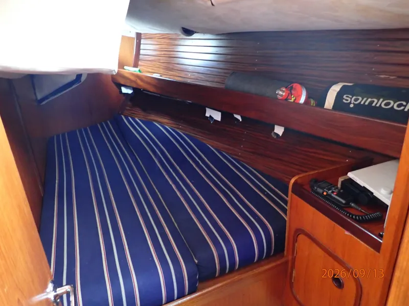 Slide: The Image of 42' Beneteau aft stateroom - 7767001