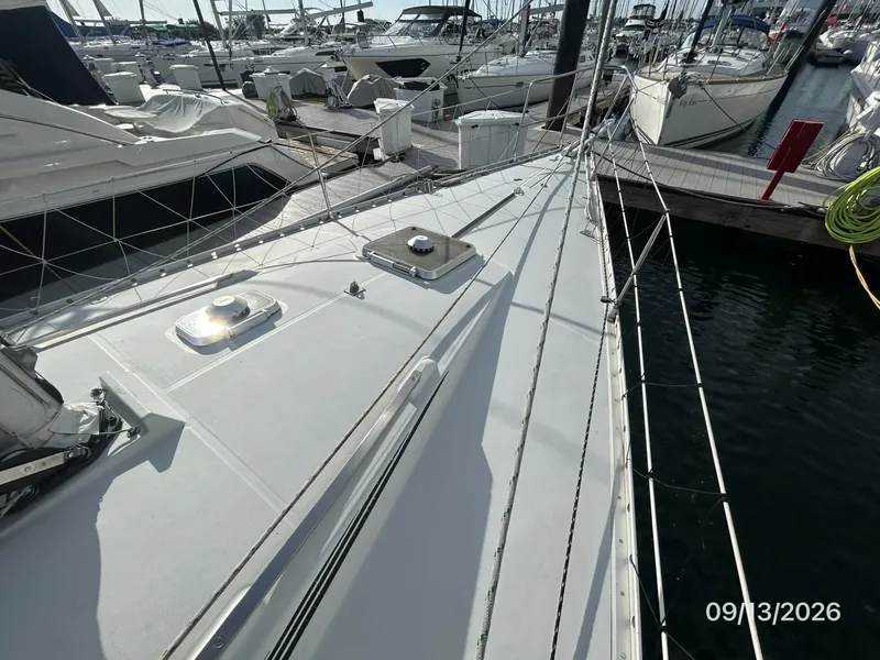 Slide: The Image of 42' Beneteau foredeck2 - 7767020