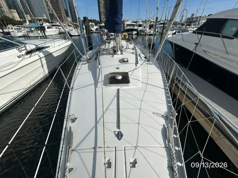 Slide: The Image of 42' Beneteau foredeck aft - 7767017