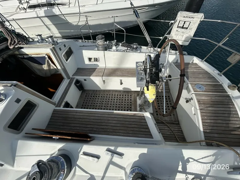 Slide: The Image of 42' Beneteau cockpit starboard - 7767016